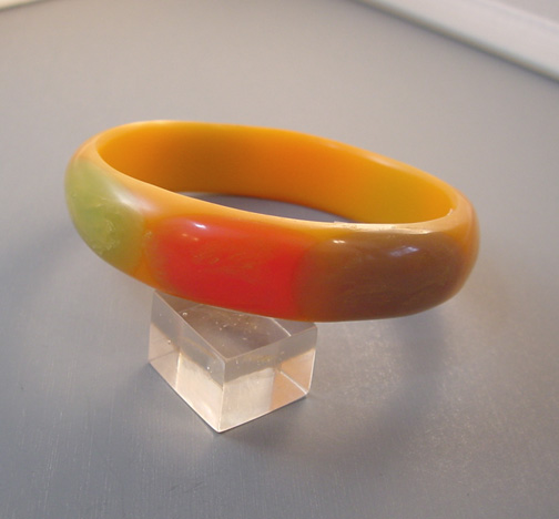 KRONIMUS bakelite peach bangle with pastel pink and aqua dots