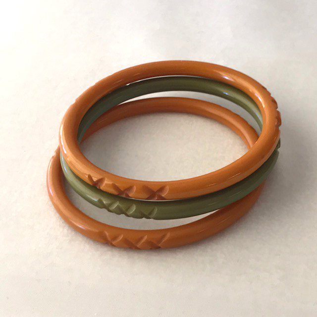BAKELITE set of three X-carved spacer bangles