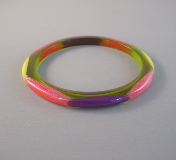 SHULTZ bakelite transparent green slice spacer bangle with oval dots