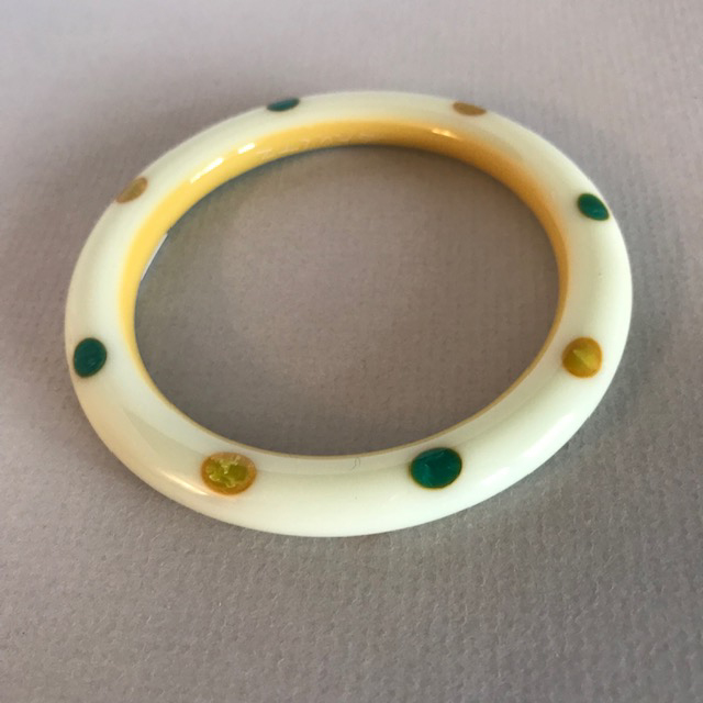 SHULTZ bakelite pea yellow tube bangle with edge dots on two sides