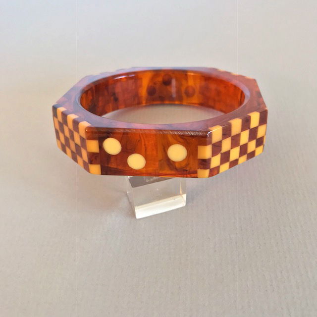SHULTZ bakelite marbled ice tea bangle with alternating cream checkerboards and round dots