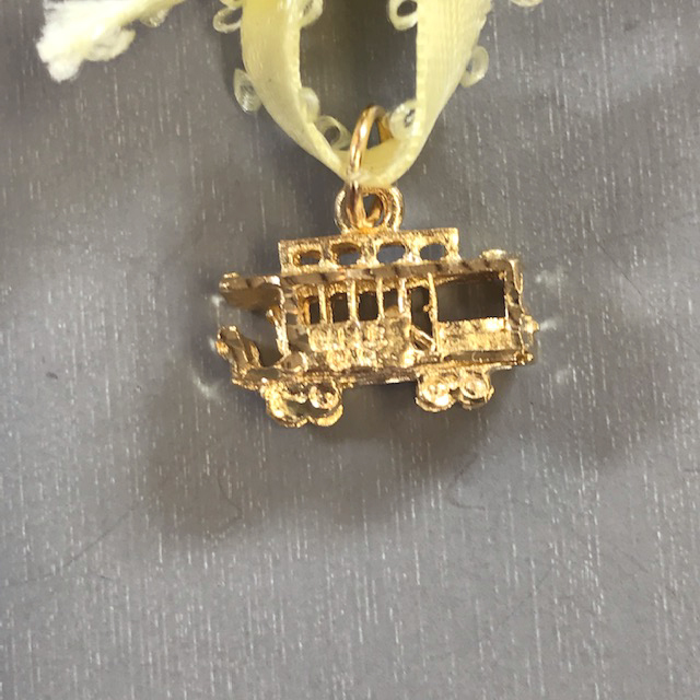 CHARM 14 karat yellow gold San Francisco trolley car charm