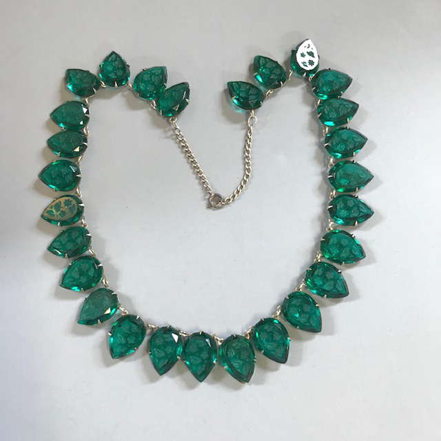 FISHEL NESSLER & Co green glass necklace with teardrop-shaped glass elements intaglio cut