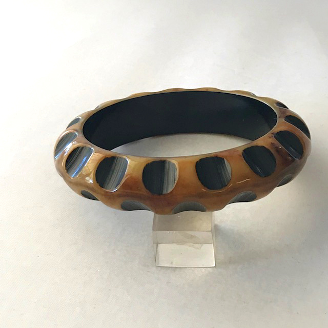 BAKELITE butterscotch bangle with a rust over-dye and black gouge carved thumbnail dots