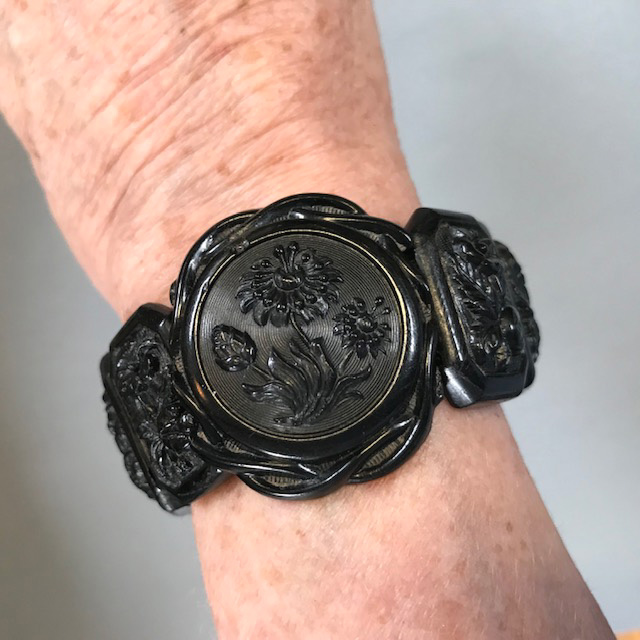 VICTORIAN pressed horn bracelet with round floral center