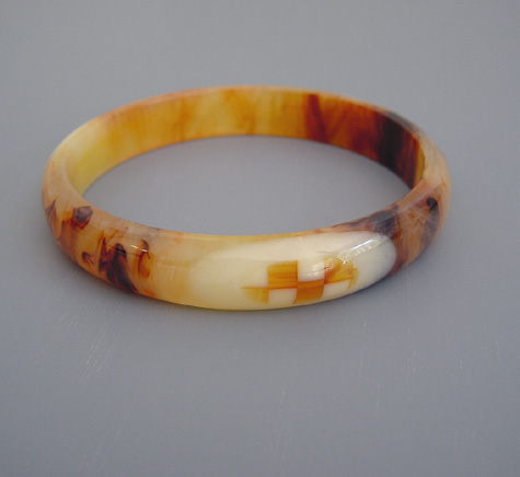 SHULTZ bakelite marbled bangle in cream and brown with cream and checkerboard dots