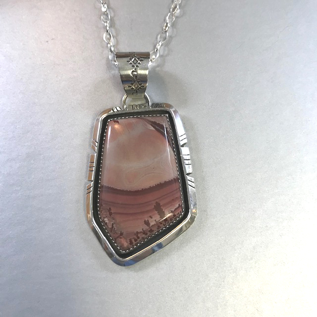 NATIVE AMERICAN JC Navajo sterling and agate shadowbox setting pendant