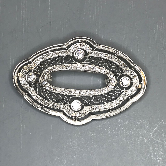 EDWARDIAN platinum and 14k white gold brooch set with diamonds