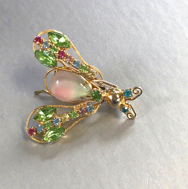 SCHREINER unsigned trembler insect brooch with a luminescent and opalescent rhinestone body