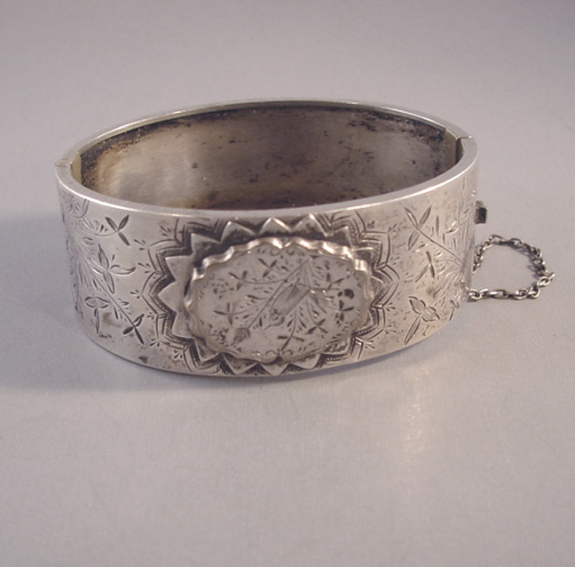 VICTORIAN aesthetic silver hinged bangle bracelet etched bird and ferns design