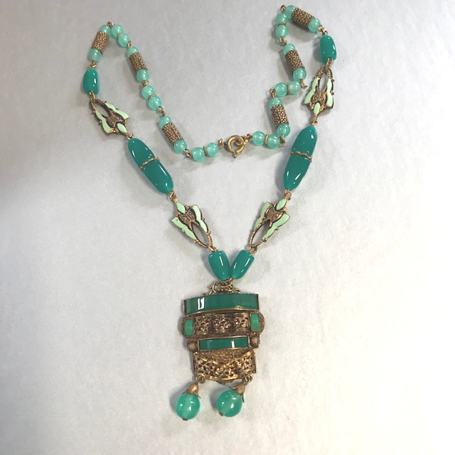 DECO pendant necklace with green glass beads and elements