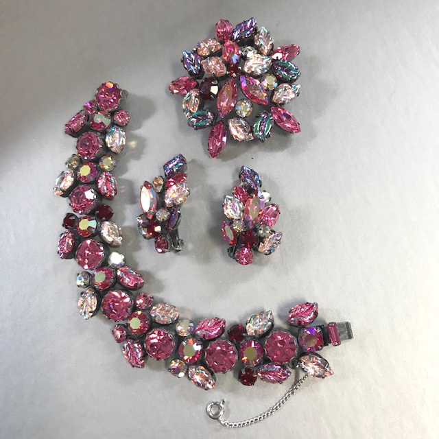 REGENCY parure of a bracelet, brooch and earrings with pressed glass pink and rose aurora borealis leaves, pink marquis