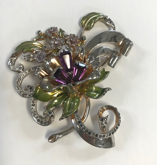 DEROSA unsigned flower and ribbons brooch with purple rhinestones, green enameled leaves