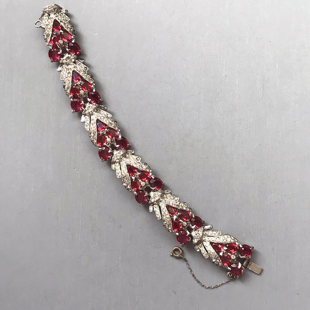 BRACELET red teardrop shaped and clear round rhinestones bracelet