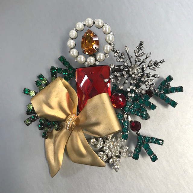 LARRY VRBA glorious Christmas candle brooch with a brilliant red candle, golden rhinestone flame