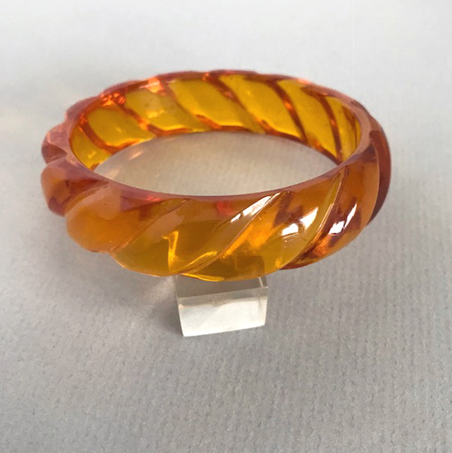 BAKELITE apple juice rope carved bangle, a great mixer with other bangle too