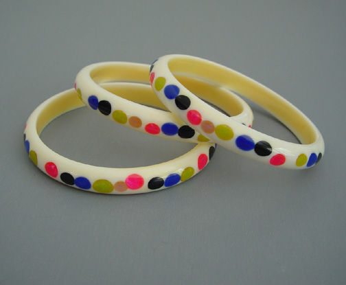 SHULTZ bakelite unusual set of 3 cream spacer bangles with confetti dots in rose, blue, taupe, chartreuse and black