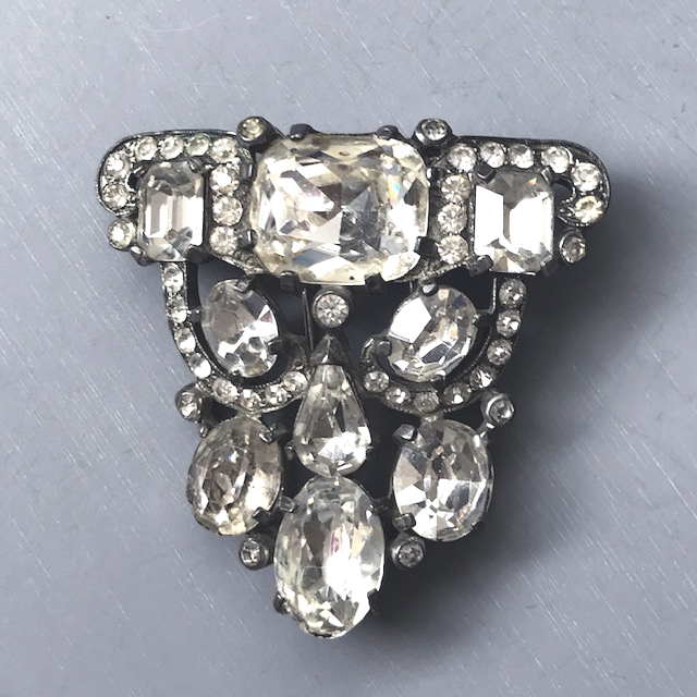 EISENBERG ORIGINAL clear rhinestones fur clip with interesting stones
