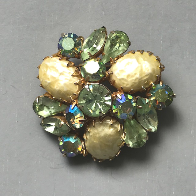 REGENCY green rhinestone, aurora borealis and glass pearl unsigned brooch