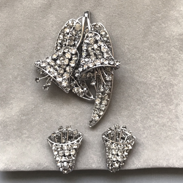 HC HATTIE CARNEGIE early bellflower brooch and earrings with glass pearls and clear rhinestones set in silver tone metal wire work