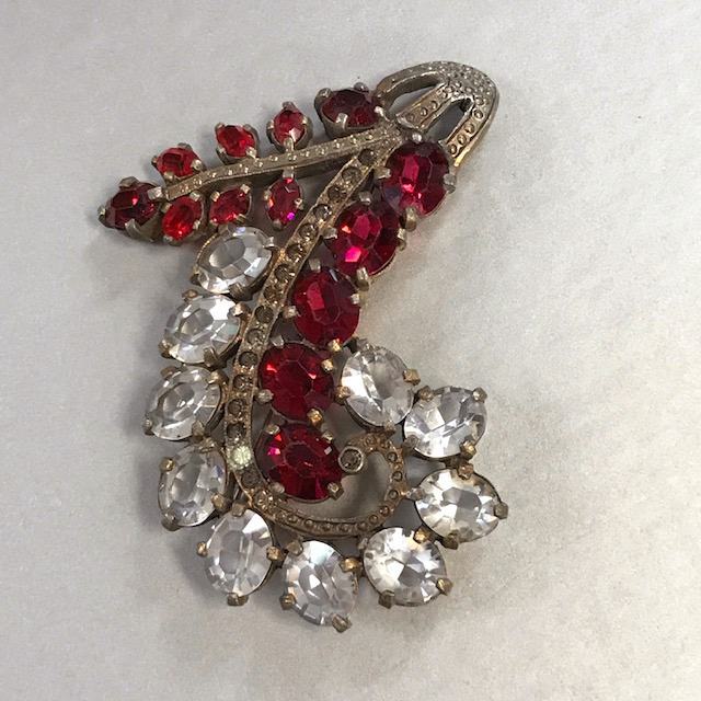 EISENBERG brooch with rich red and brilliant clear unfoiled rhinestones set in gold tone metal