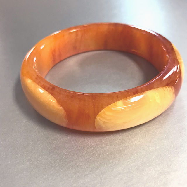 SHULTZ bakelite peach marbled bangle with marbled cream colored oval dots