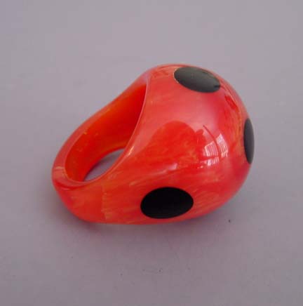 SHULTZ bakelite marbled watermelon red ring with black dots