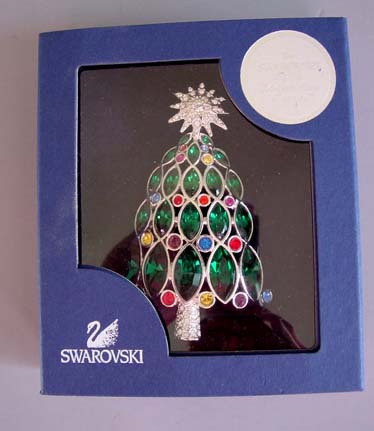 SWAROVSKI 2005 Rockefeller Center Christmas tree brooch with brilliant emerald green marquis rhinestones