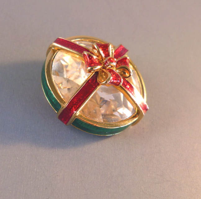 SWAROVSKI Savvy brilliant gift package brooch with a large round clear rhinestone center, green enameled edge and red enameled bows