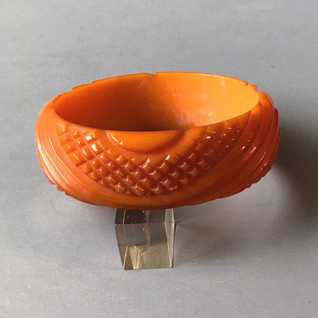 BAKELITE bangle in sunrise and pineapple color carved with waves and criss-cross designs