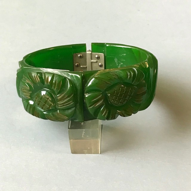 BAKELITE green translucent hinged clamper bangle bracelet with two carved flowers and leaves