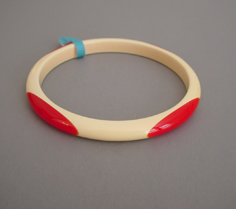 SHULTZ bakelite cream colored bangle with red long oval dots