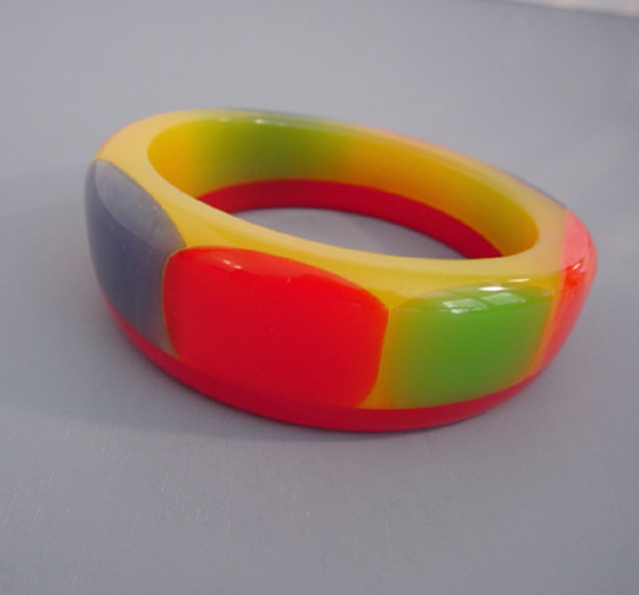SHULTZ bakelite yellow and red very unusual asymmetrical bangle with overlapping dots