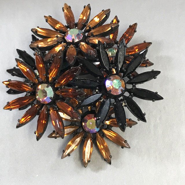REGENCY dramatic and multi-layered six flower brooch with two tones of brown and one of black long marquise