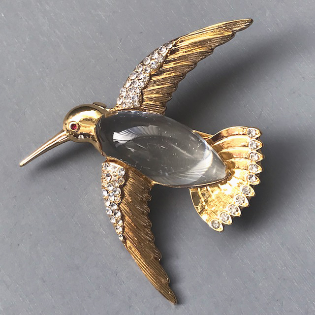 CATWALK JON jelly belly bird brooch in a gold tone setting