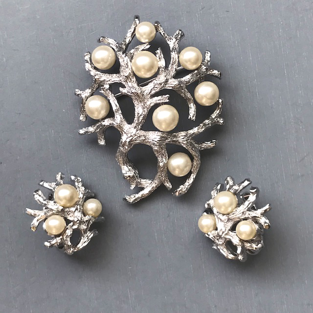 TRIFARI brooch and earrings made of glass pearls and a textured silver tone setting shaped like interesting branches