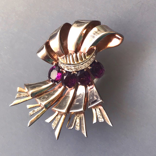 DEROSA Retro bows fur clip with purple and clear rhinestones in a gold plated sterling silver setting