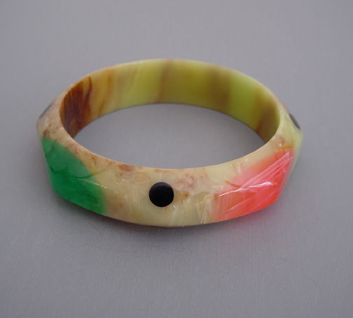 SHULTZ bakelite bangle in swamp green with brown marbling with long oval colorful dots