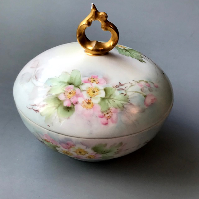 T&V Limoges France hand painted dresser box with delicate sprays of wild roses in pink and white with yellow stamen and green leaves
