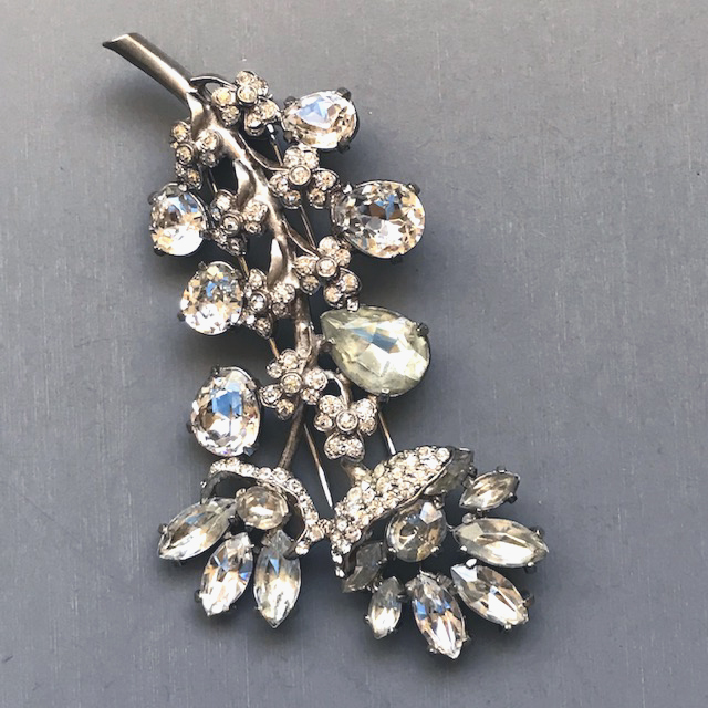 EISENBERG ORIGINAL large flower bouquet fur clip with nice clear rhinestones in a silver plated setting, box included