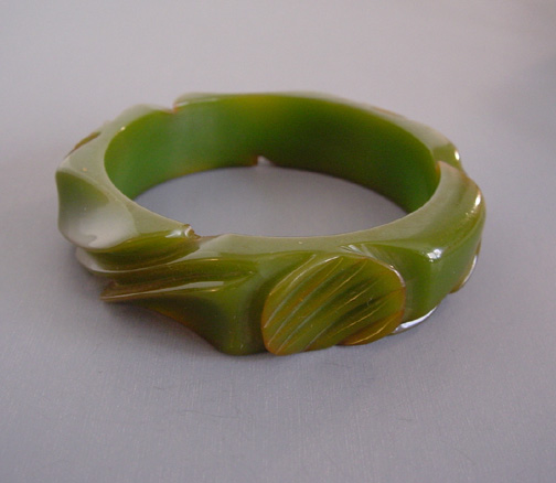 BAKELITE green spoon carved bangle, wonderful design