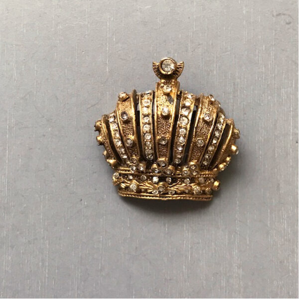 DENICOLA crown pin with clear rhinestones in a matte gold tone setting