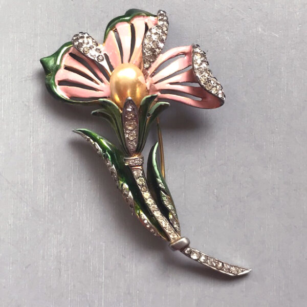 DEROSA flower fur clip with three curled and pierced petals surrounding a lovely glass pearl center