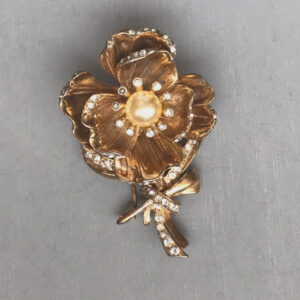 DEJA flower fur clip with two rows of open fluted and curved petals, glass pearl center, clear rhinestones