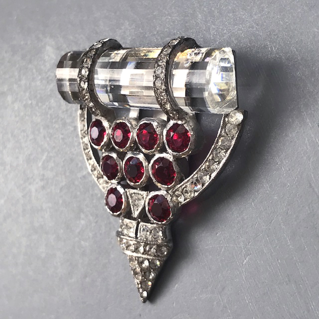 DEROSA Deco dress clip set with red and clear rhinestones and a beautiful faceted sparkling glass rod - Image 2