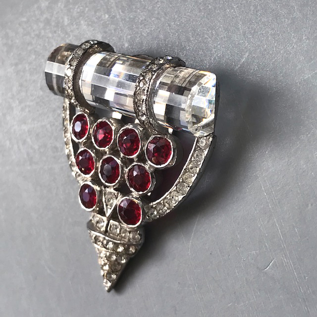 DEROSA Deco dress clip set with red and clear rhinestones and a beautiful faceted sparkling glass rod - Image 3