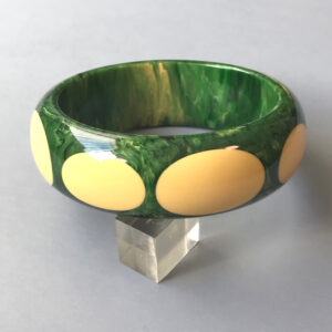 SHULTZ bakelite beautifully marbled green bangle with cream colored dots, smooth and chuky pre-2010
