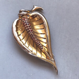 DEROSA elegantly curved leaf shaped fur clip with red and clear rhinestones in a gold plated setting,1945