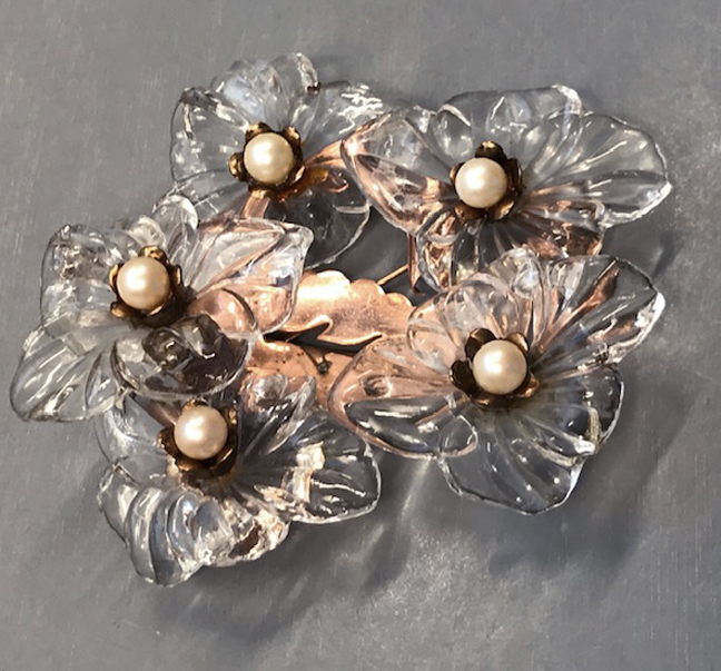 JELLY BELLY unusual flowers brooch with rippled clear Lucite flowers and glass pearl centers - Image 4