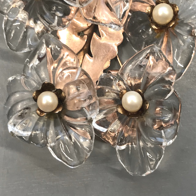 JELLY BELLY unusual flowers brooch with rippled clear Lucite flowers and glass pearl centers - Image 6
